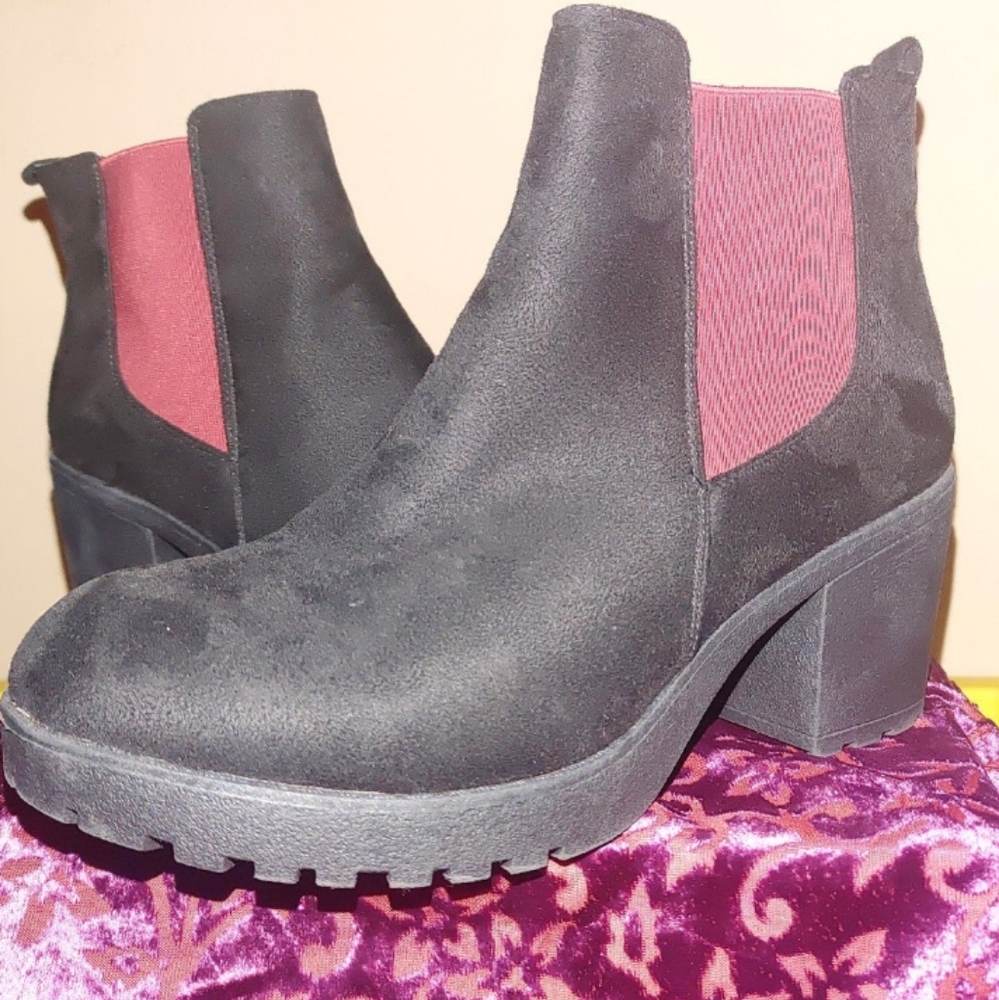 Refresh Black Suede Fabric Boots